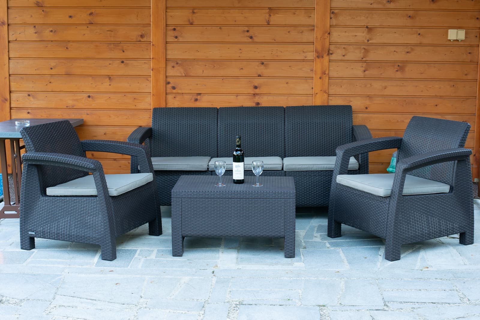 posezení před saunou