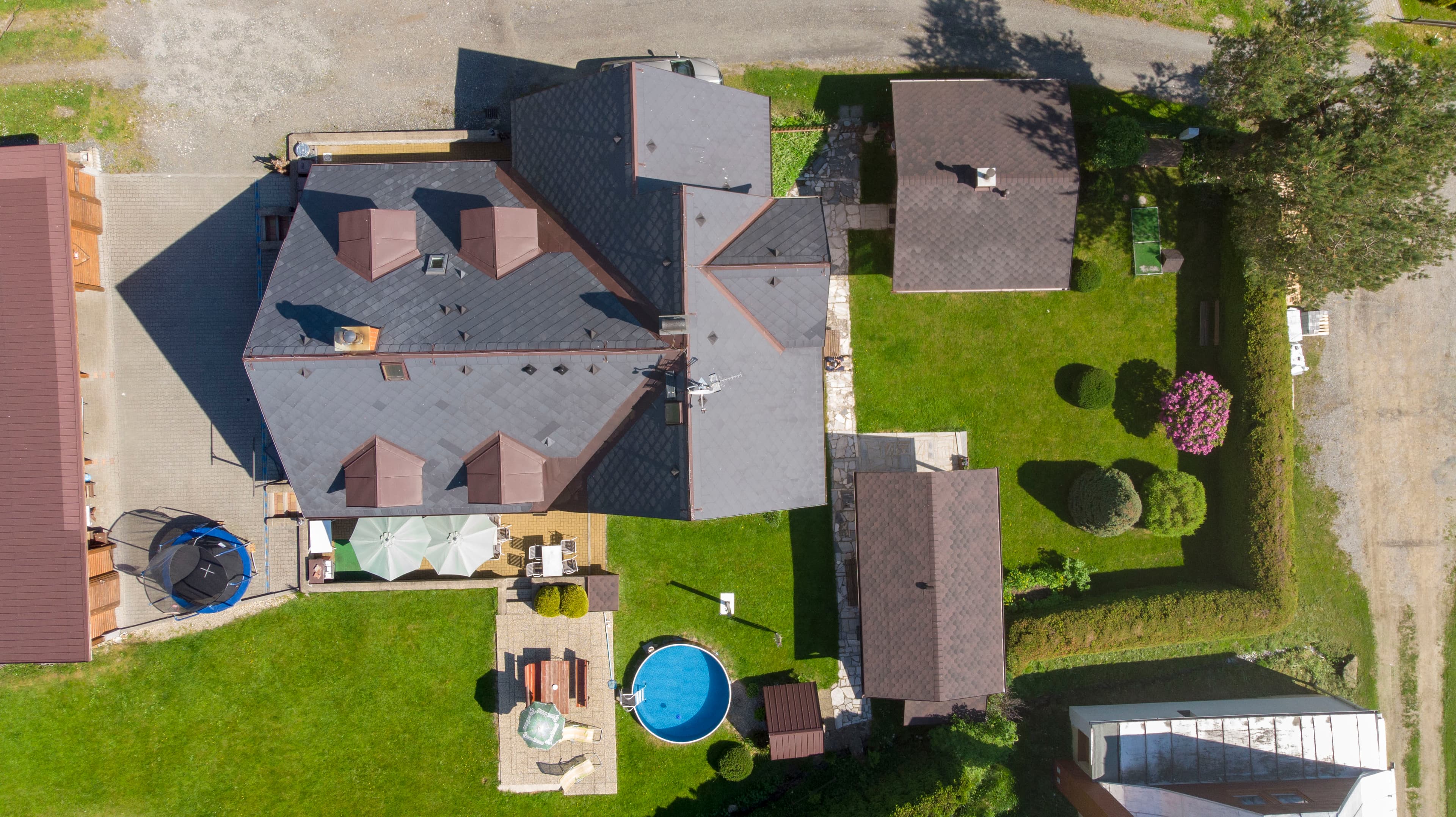 chata z ptačí perspektivy